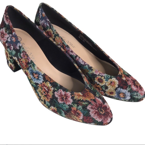 Bella Vita Shoes - Bella Vita Textile Floral Tapestry Retro Pumps Sz7
